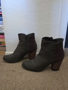 Women’s Gray Ankle Boots with Stacked Heel